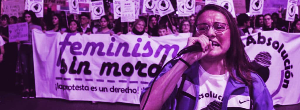 Diferentes colectivos feministas denuncian la usurpación por parte del Ayuntamiento de Murcia del espacio final de la manifestación del 8 de marzo, un espacio reivindicativo en plaza de Martínez Tornel, controlando la libertad de expresión.
