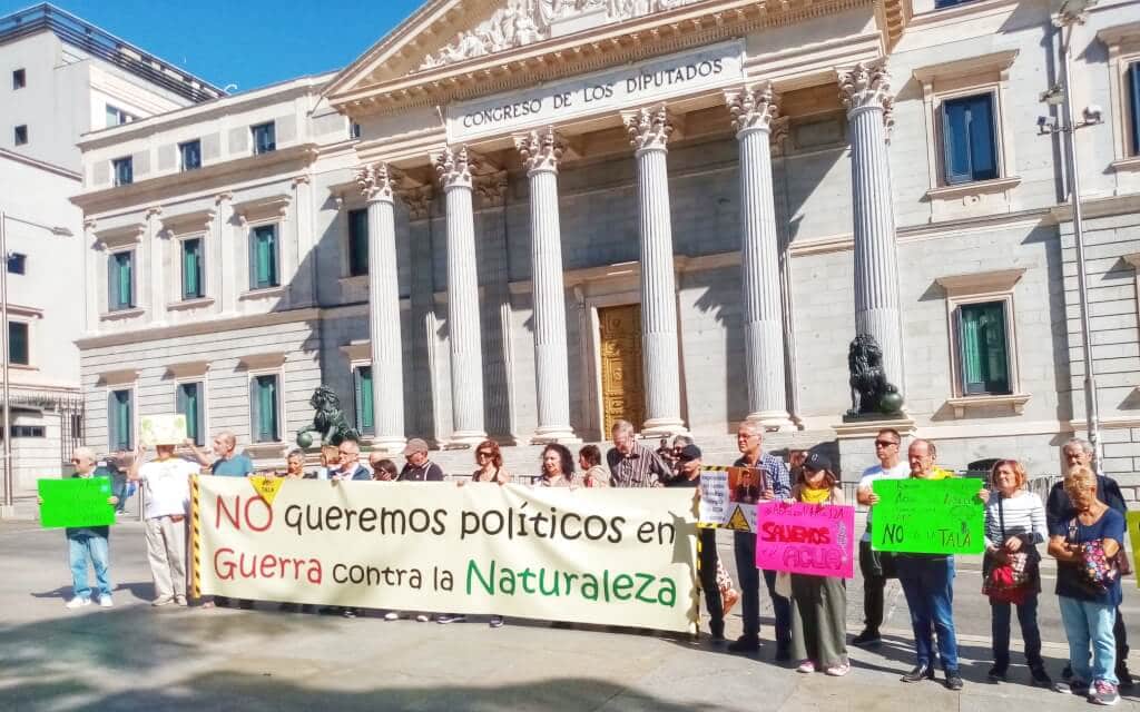 ¿Quieres un Gobierno de España que proteja la Naturaleza o uno que permita su explotación y deterioro por intereses económicos? Si estás a favor de la Naturaleza, tienes una cita en Madrid estos días.